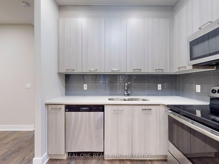Property Photo: 150 Main Street W 613 ON L8P 1H8