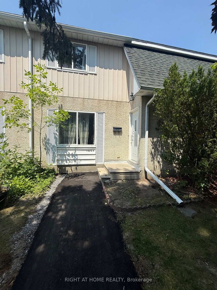 Property Photo: 1552 Beaverpond Drive B ON K1B 3R9
