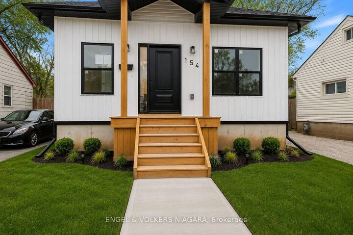 Property Photo: 154 Roosevelt Avenue ON L3B 2G7