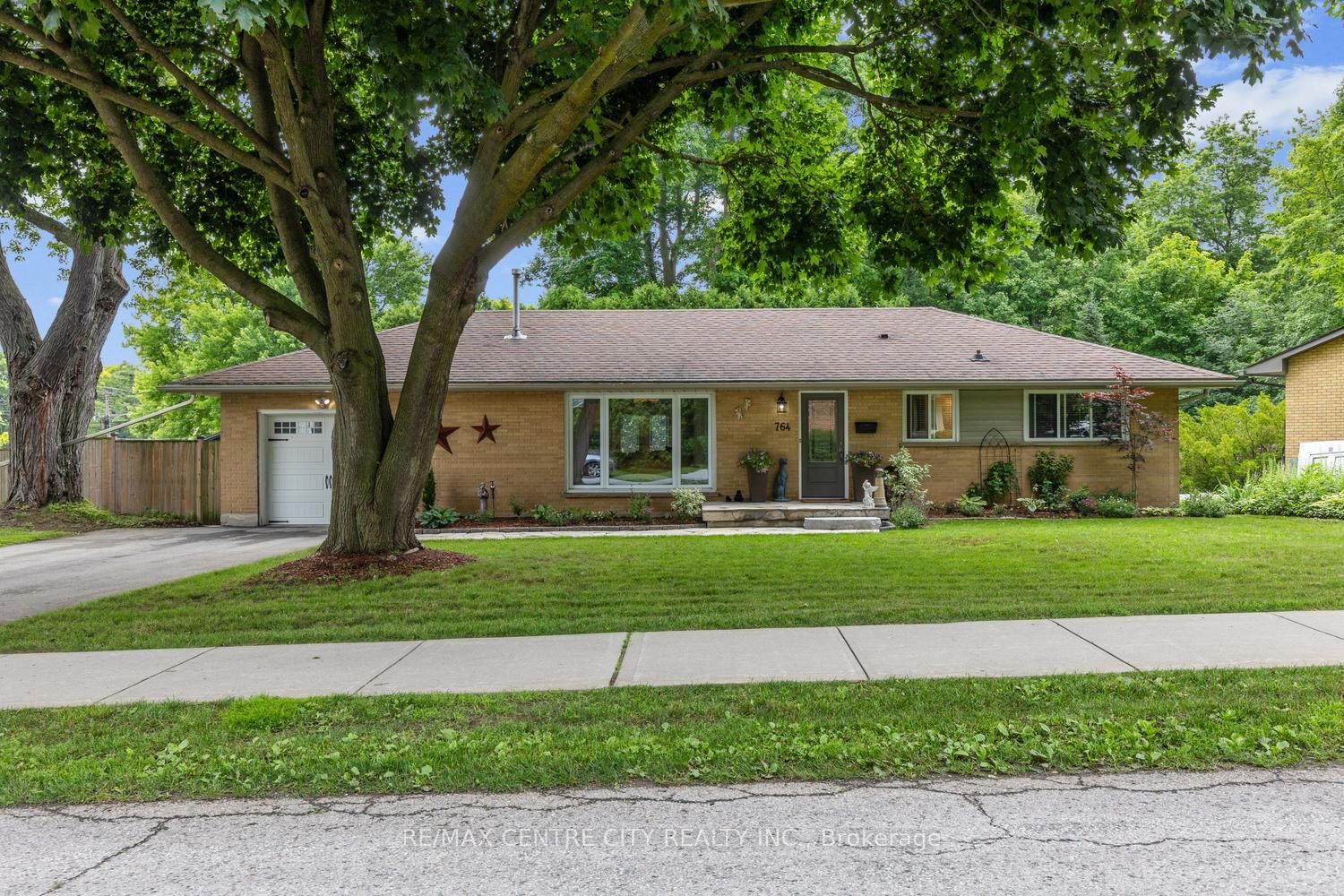 Property Photo: 764 Valetta Street ON N6H 2Y8