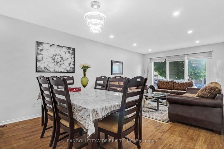 Property Photo: 5962 Pineglade Crescent ON K1W 1G7