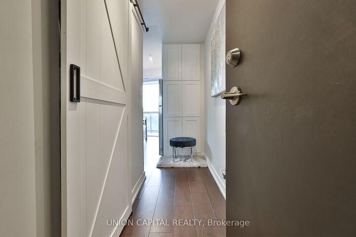 Property Photo: 20 Bruyeres Mews 1103 ON M5V 0G8