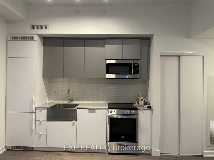 Property Photo:  270 Dufferin Street 404  ON M6K 0H8 