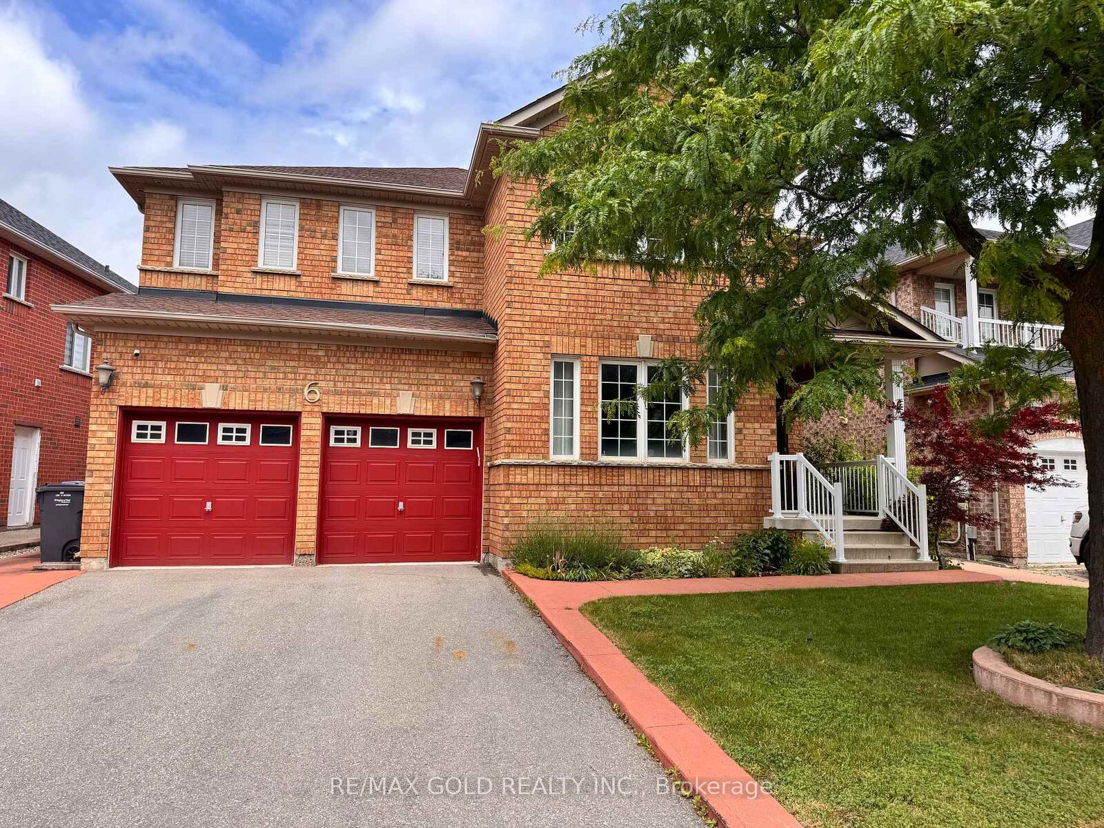 Property Photo: 6 Nina Place ON L7A 2E4