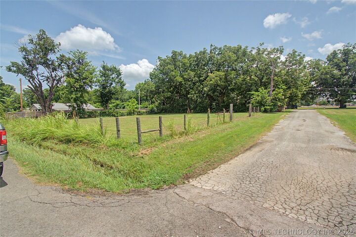 Property Photo: 205 W Park Avenue OK 74426