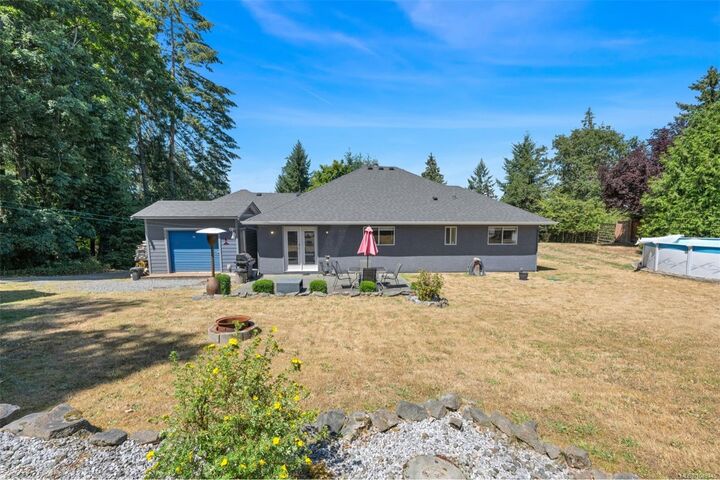 Property Photo: 1406 Donnay Dr BC V9L 5R4