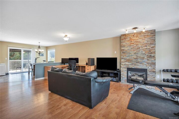 Property Photo: 4771 Fairbrook Cres BC V9T 6M6