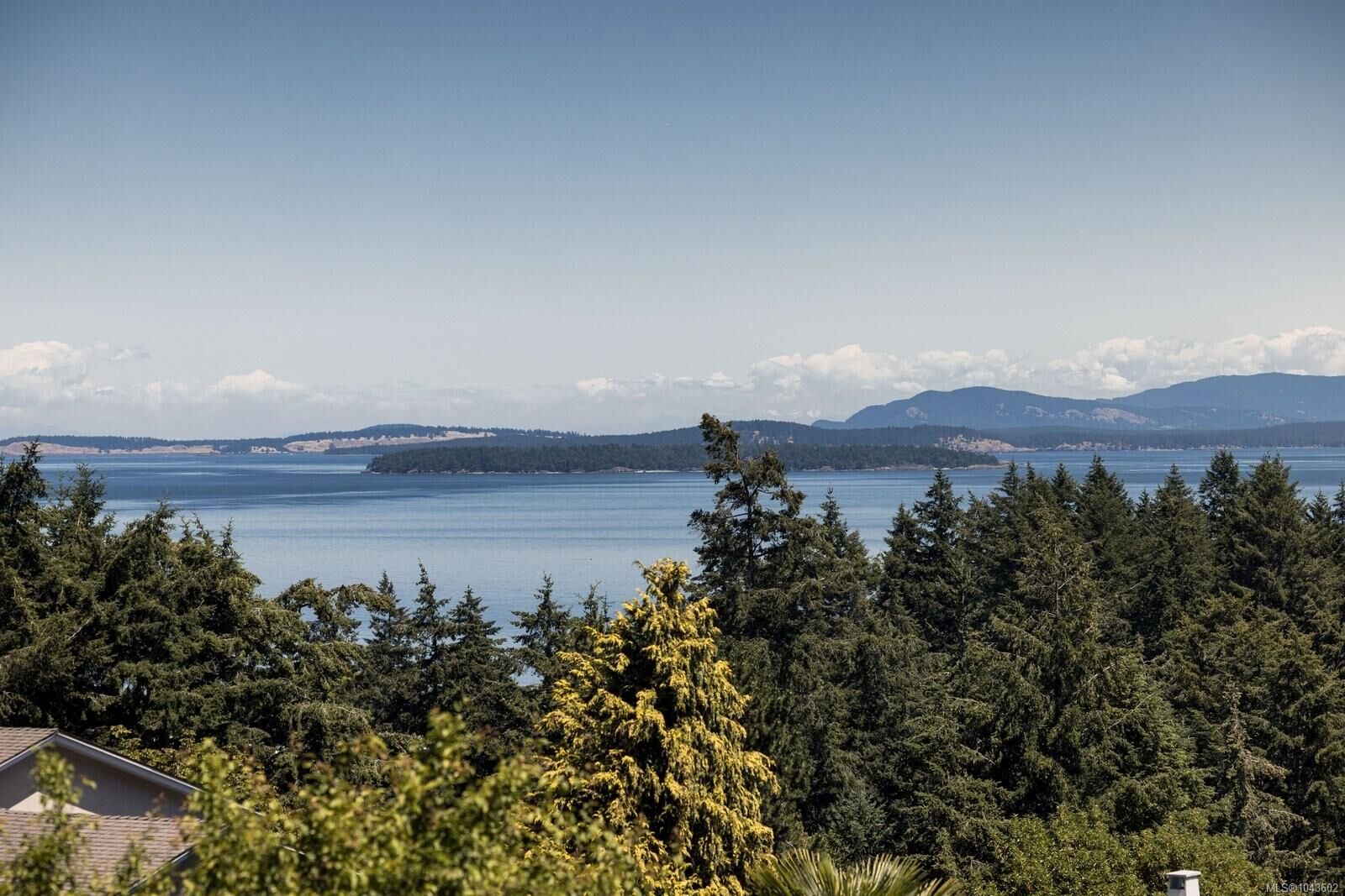 Property Photo: 5254 Westover Pl BC V8Y 1P6