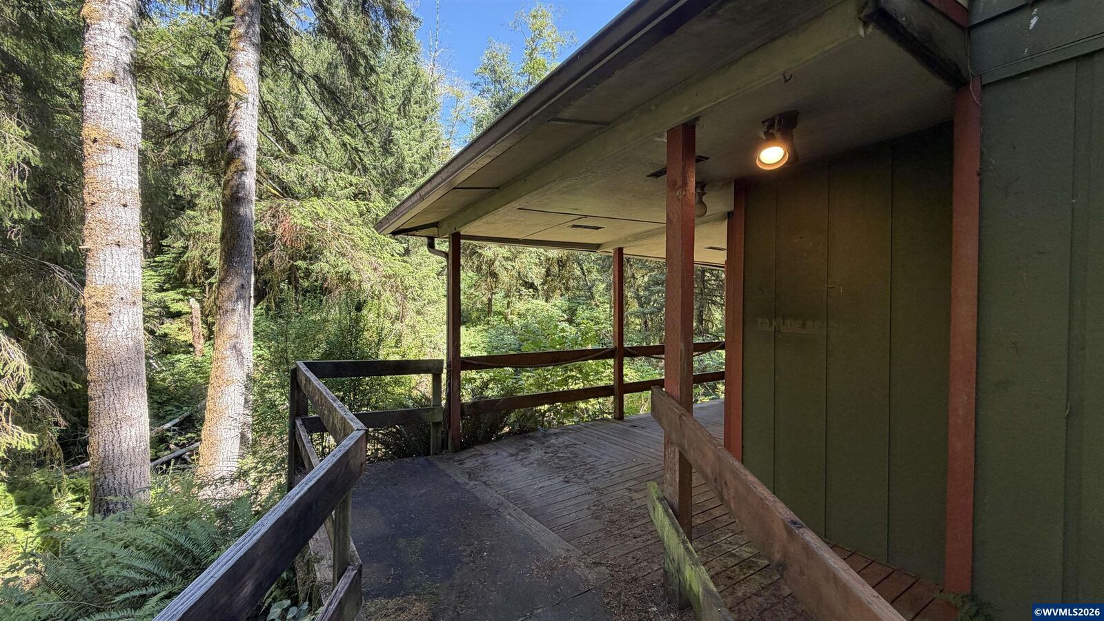 Property Photo: 1799 N Doris Ln OR 97368