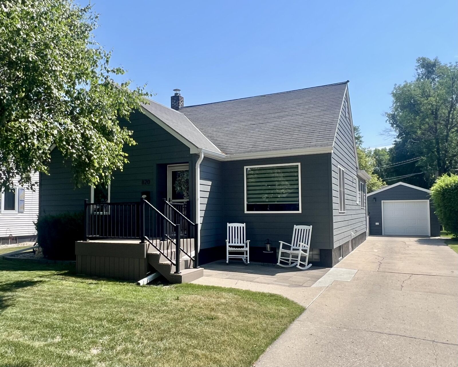Property Photo:  820 N Jay Street  SD 57401 