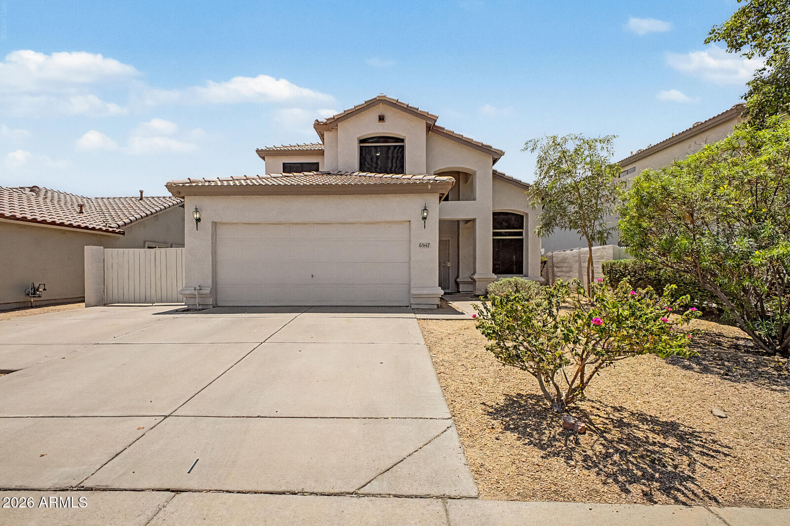 Property Photo: 6947 W Via Del Sol Drive AZ 85310