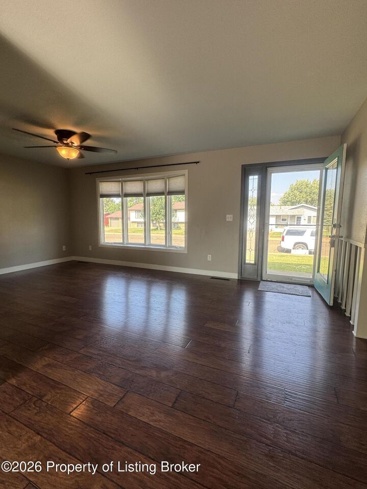 Property Photo: 648 5th Avenue SW ND 58601