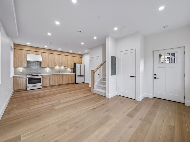 Property Photo: 2339 Parker Street 2 BC V5L 2M2