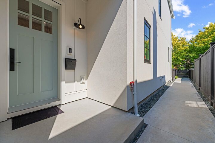 Property Photo: 2848 W 19th Avenue 2 BC V6L 1E5
