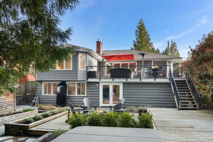 956 Belvista Crescent — photo 1