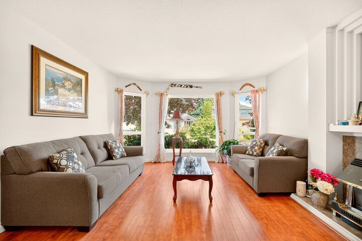 Property Photo: 22637 Fraserbank Crescent BC V6V 2L8