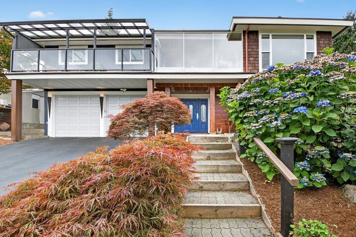 1052 Corona Crescent — photo 1