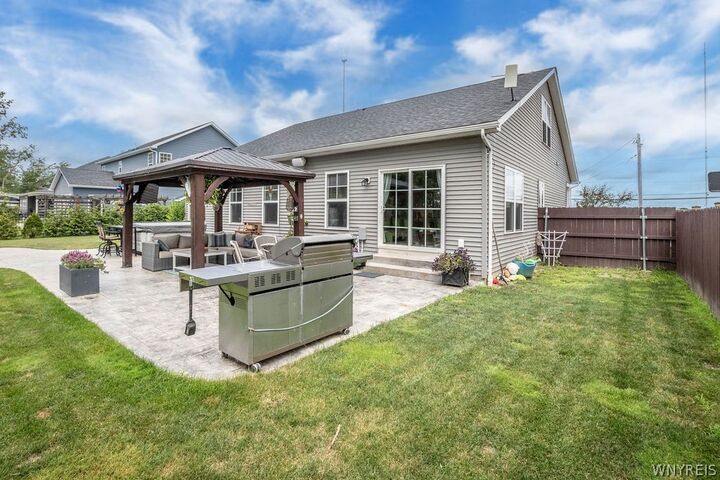 Property Photo:  828 Whitehaven Road  NY 14072 