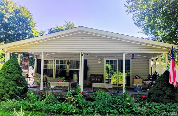 Property Photo: 1407 Breeze Way East E NY 14108