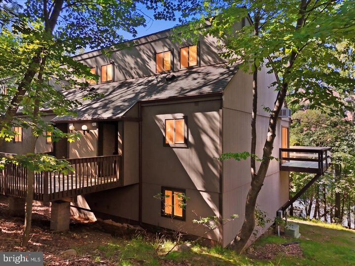 Property Photo:  126 Cross Country Lane  PA 18372 
