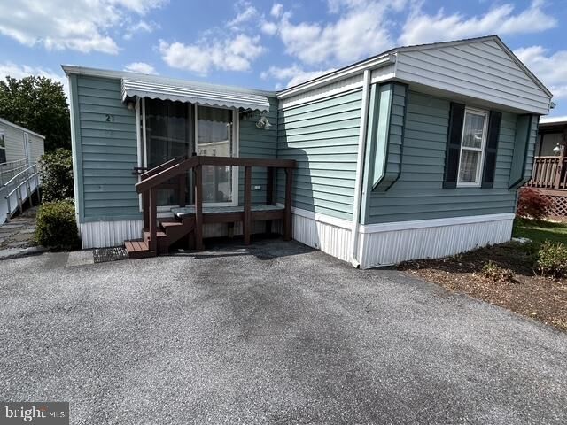 Property Photo:  21 S Green Acres Circle  PA 17501 