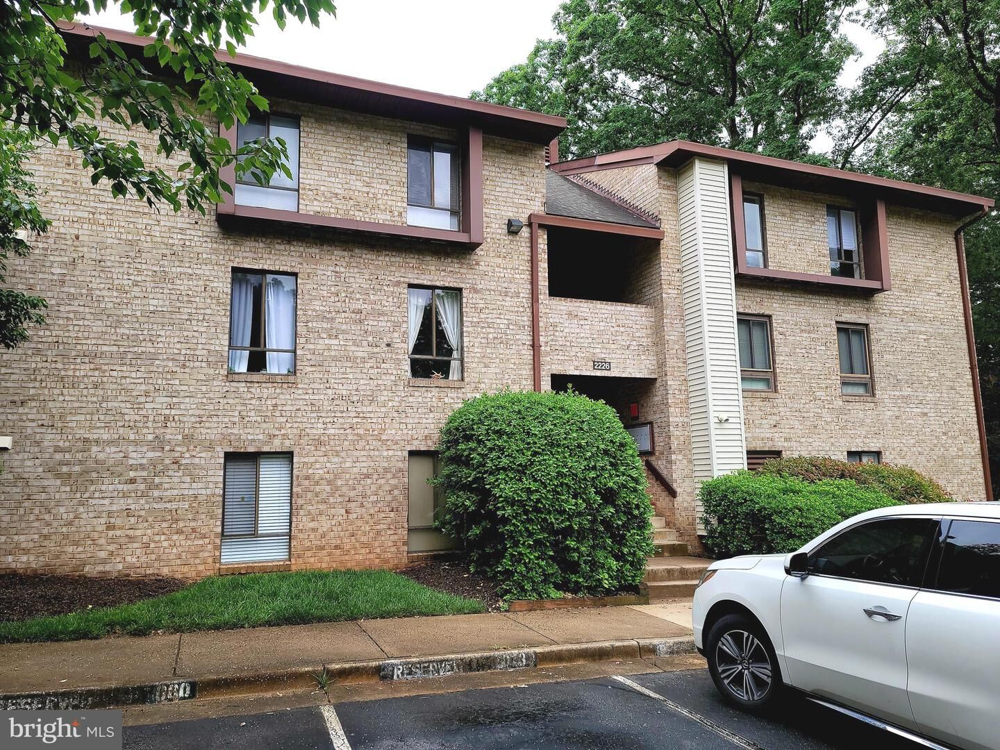 Property Photo:  2226 Castle Rock Square 1B  VA 20191 
