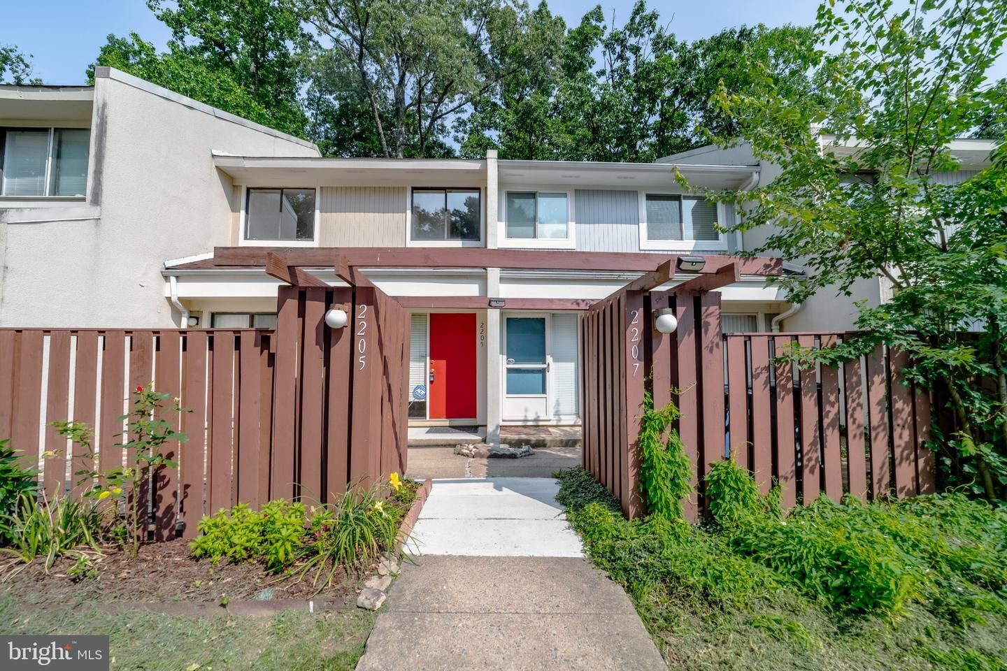 Property Photo: 2205 Southgate Square SE 2205 VA 20191