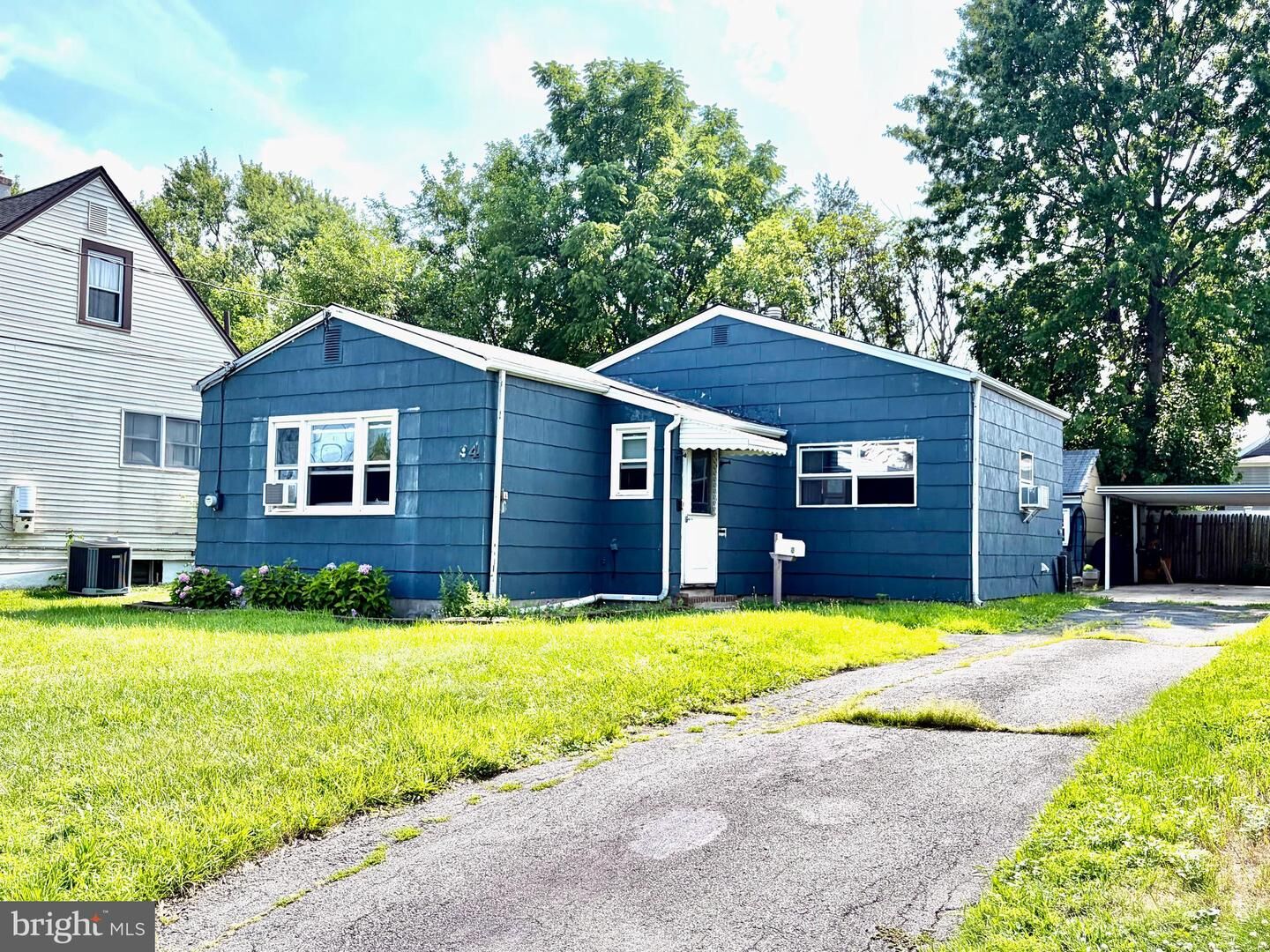 Property Photo:  
