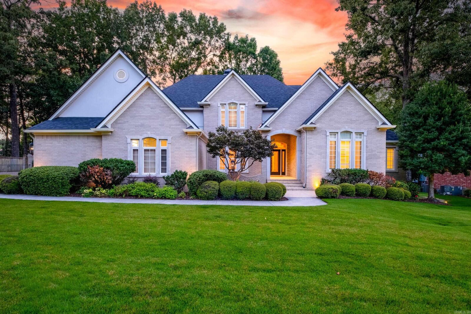 Property Photo: 18 Hickory Creek Drive AR 72212