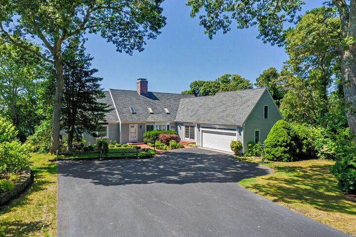 Property Photo:  4 Maureens Way  MA 02638 