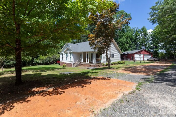 Property Photo:  15224 Thomas Road  NC 28278 