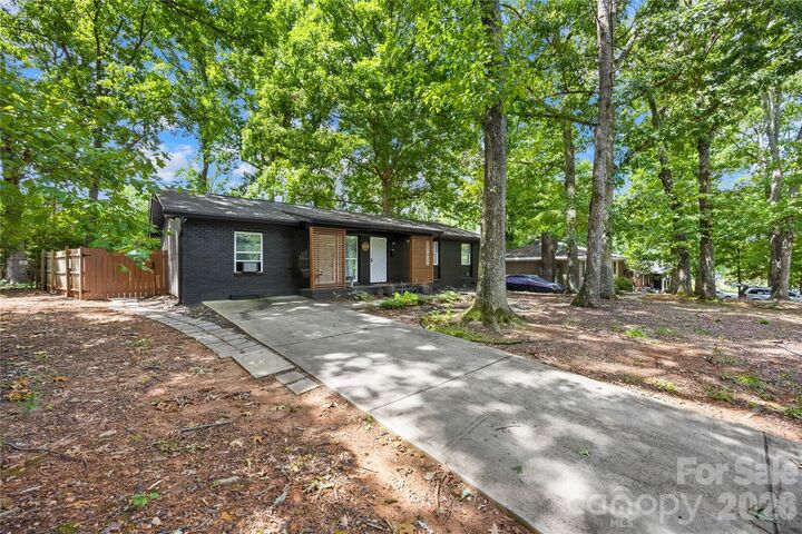 Property Photo:  4508 Ivanhoe Place  NC 28205 