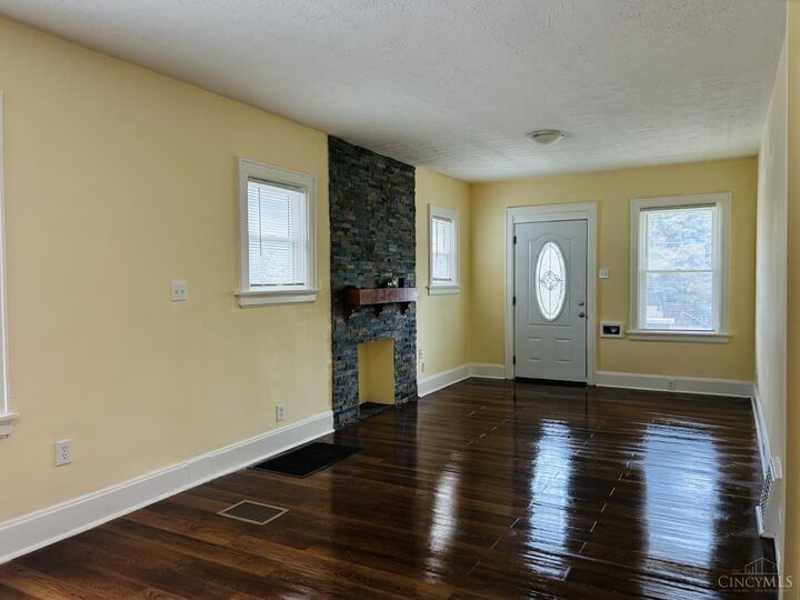 Property Photo: 1922 Dalewood Place OH 45237