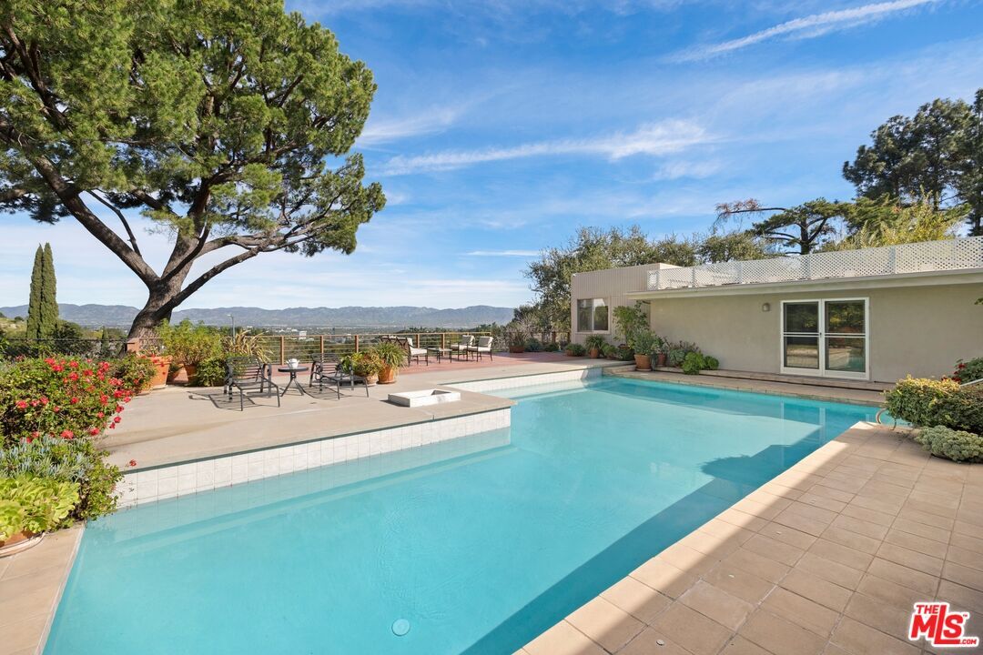 Property Photo:  3300 Red Rose Dr  CA 91436 