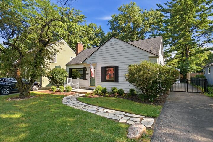 Property Photo: 308 E Beaumont Road OH 43214