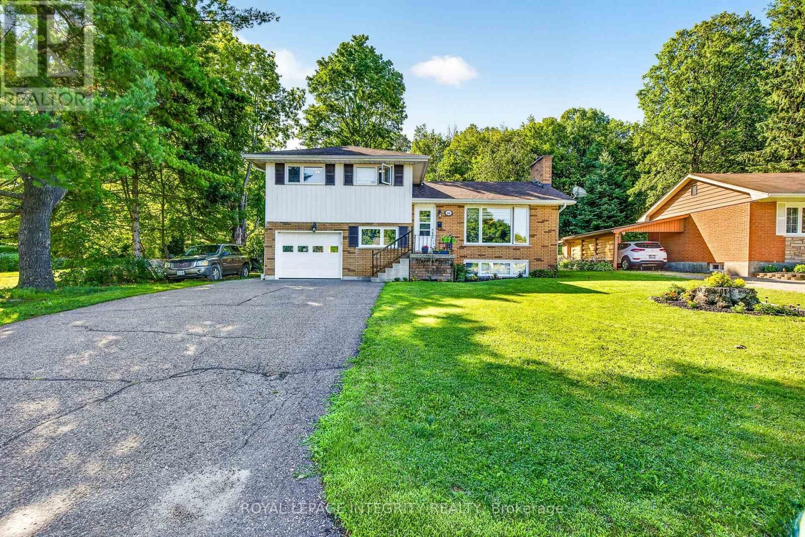 Property Photo:  241 Wade Avenue  ON K7V 2N5 