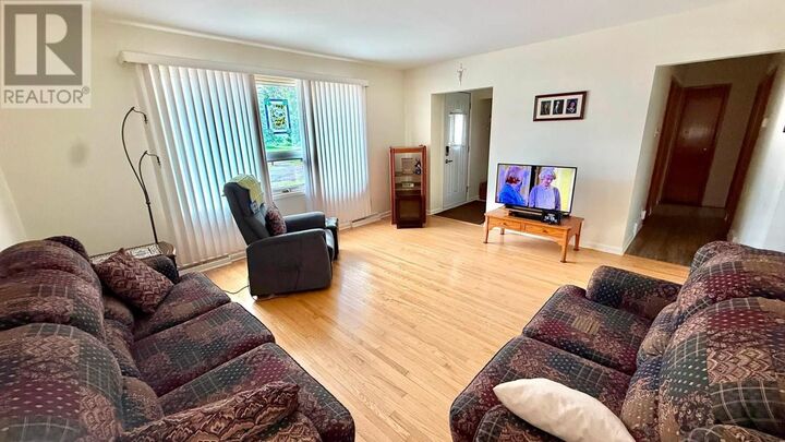 Property Photo: 906 Home Ave ON P7E 3B3