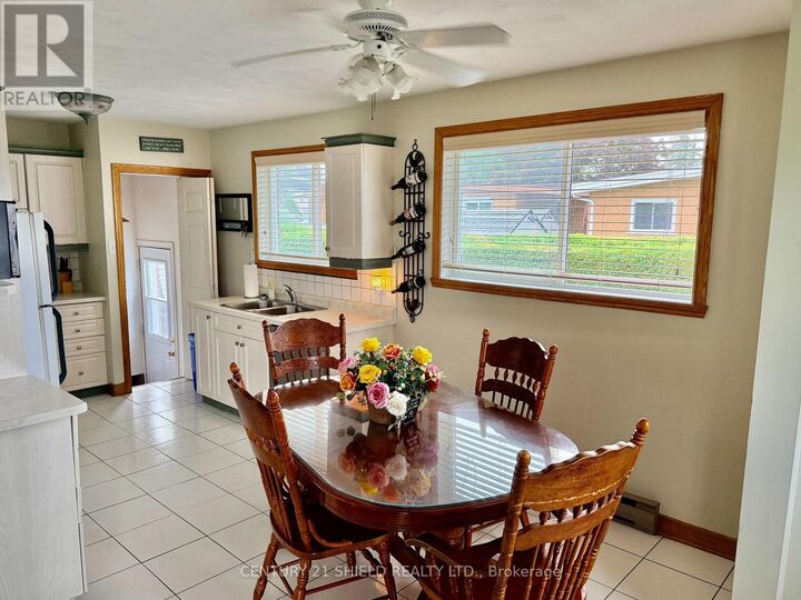 Property Photo: 785 Sandfield Crescent ON K6H 5C4