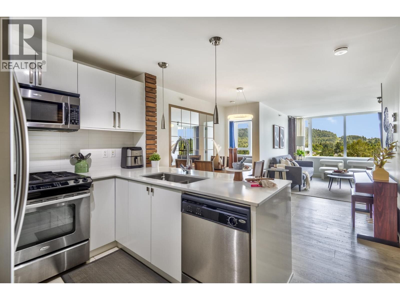 Property Photo: 9868 Cameron Street 1606 BC V3J 0A5