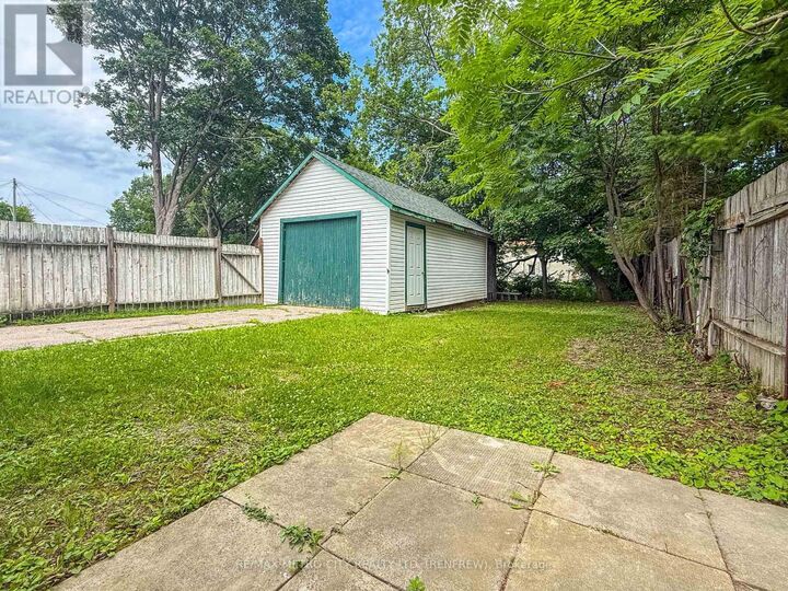 Property Photo: 143 Bonnechere Street South ON K7V 1Z6