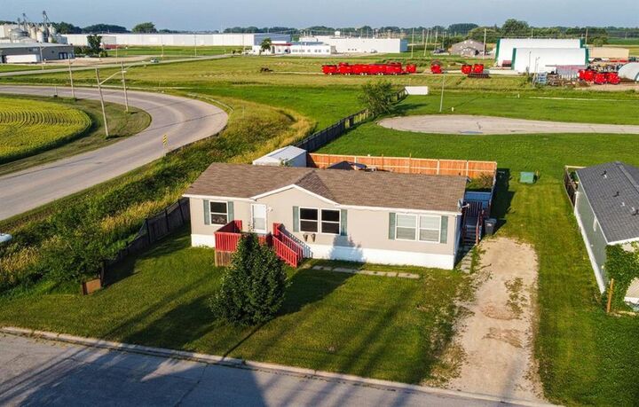 Property Photo: 701 Willow Bay MB R1N 3M7