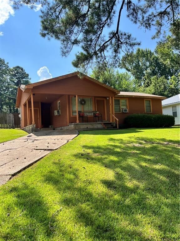 Property Photo: 3001 Roberts Court LA 71360