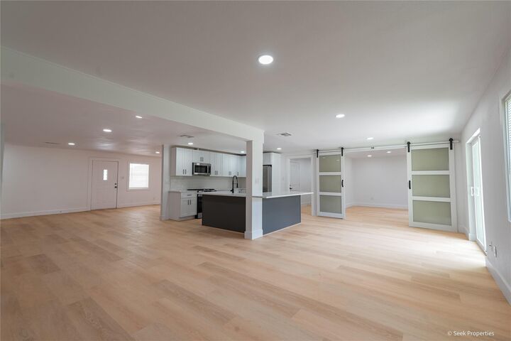 Property Photo: 7942 Hammerly Boulevard TX 77055