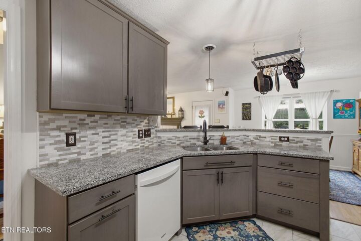Property Photo: 6504 Ridge Run Drive TN 37921