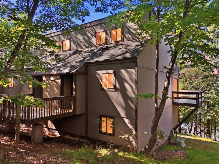 Property Photo: 126 Cross Country Lane PA 18372