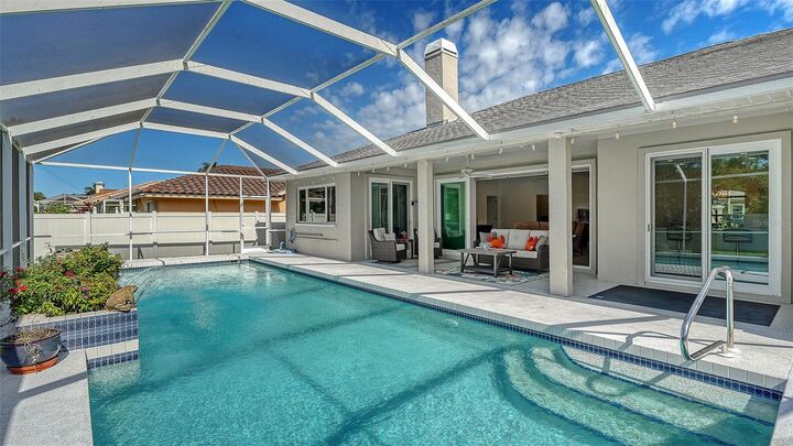 Property Photo: 5101 Sunnydale Circle N FL 34233