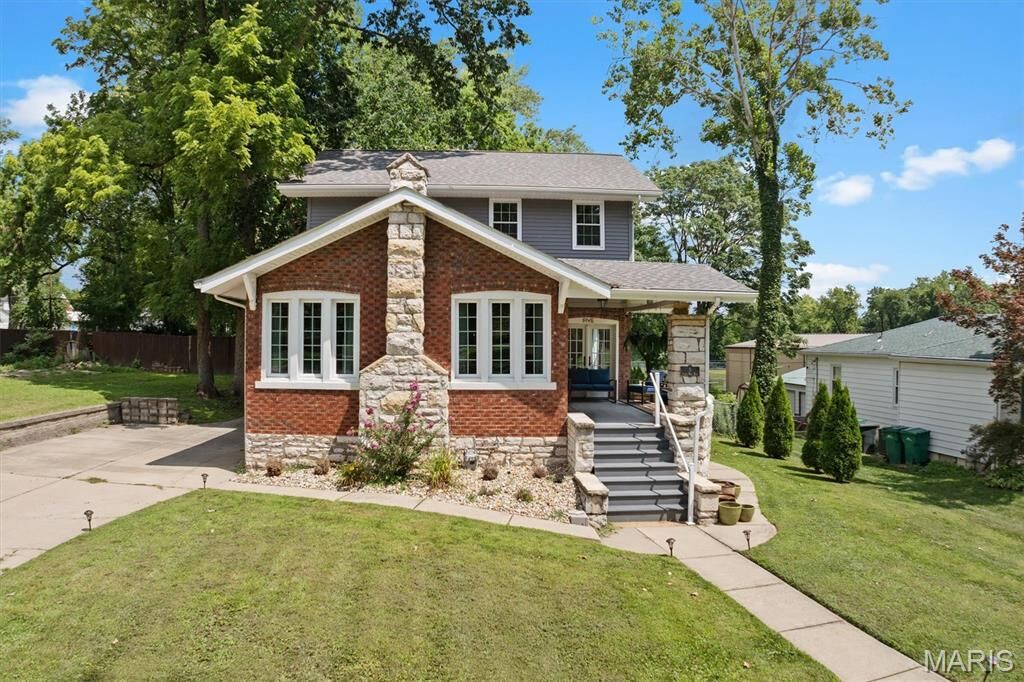 Property Photo:  5 Signal Hill Boulevard  IL 62223 