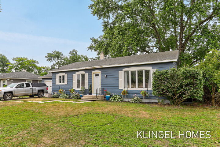 Property Photo:  1144 Oakes Avenue  MI 49417 