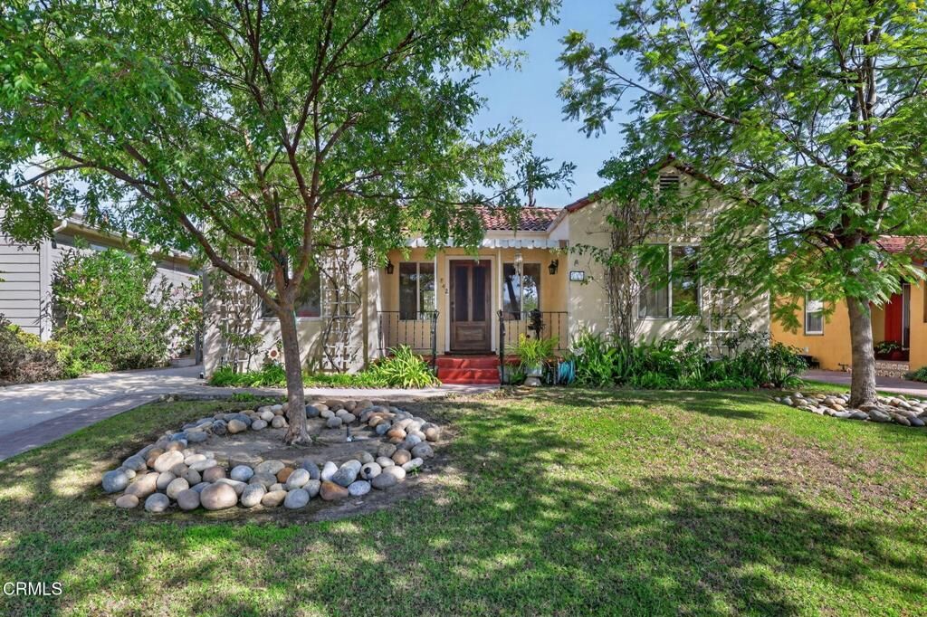 Property Photo: 842 E Glenoaks Boulevard CA 91207