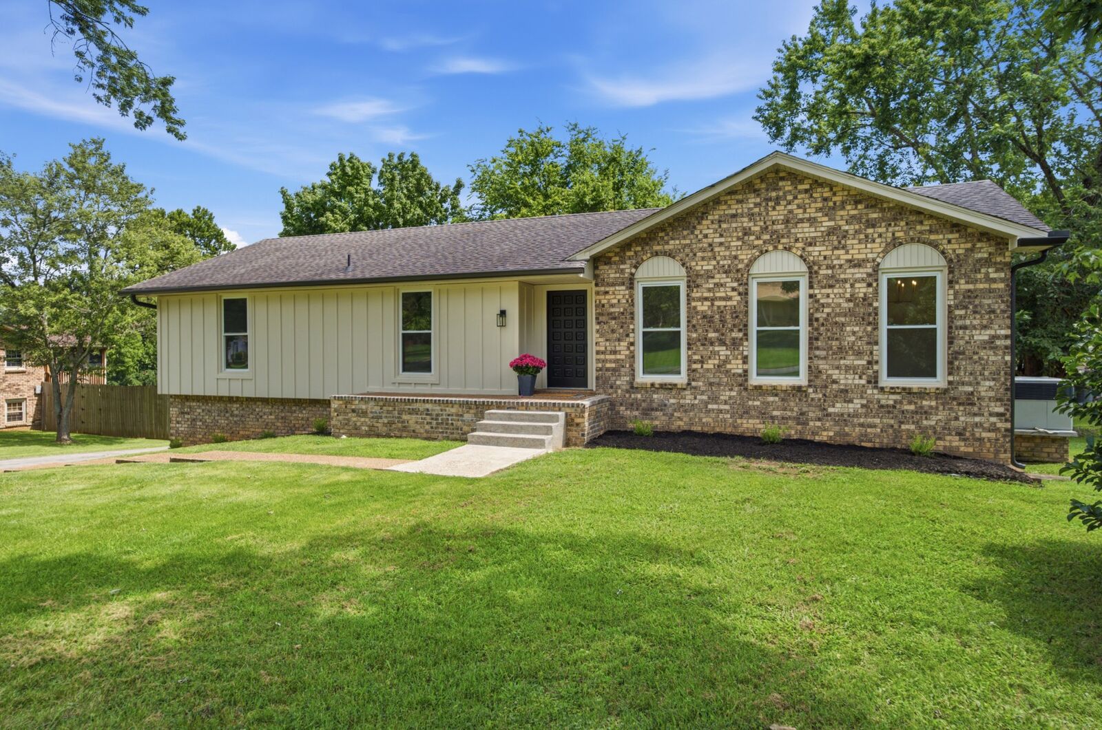 Property Photo:  1025 Woodmont Dr  TN 37066 